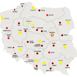 Mapa Polski z zaznaczonymi miastami. Widać granice województw, a także rozmieszczenie punktów w różnych kolorach. Najmniejsze województwo w Polsce jest tu widoczne.