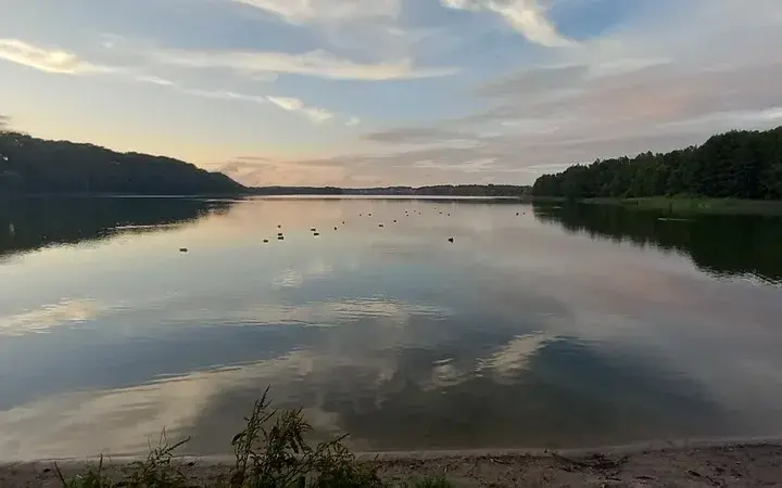 Jezioro Tuchomskie - odkryj piękno i tajemnice tego miejsca
