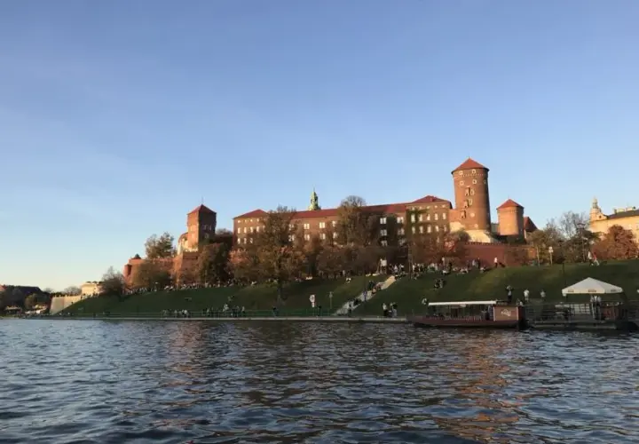 Nad jaką rzeką leży Kraków? Odkryj fascynującą historię Wisły