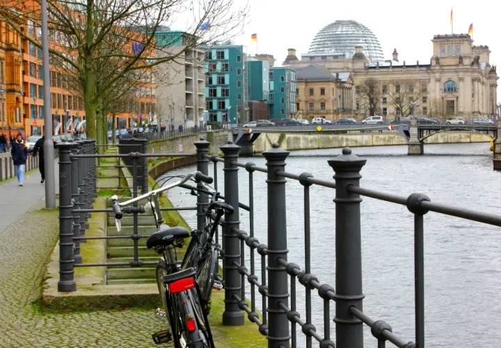 Nad jaką rzeką leży Berlin? Odkryj tajemnice Sprewy i Haweli