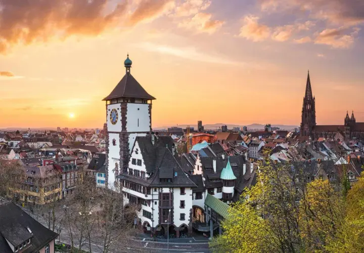 Gdzie leży miasto Freiburg? Odkryj jego niezwykłą lokalizację w Niemczech
