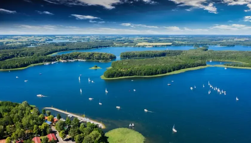 Gdzie leżą Mazury? Odkryj piękno tej malowniczej krainy w Polsce
