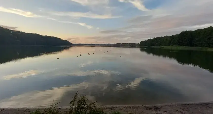 Jezioro Tuchomskie - odkryj piękno i tajemnice tego miejsca