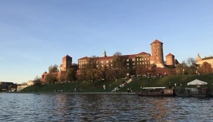 Nad jaką rzeką leży Kraków? Odkryj fascynującą historię Wisły