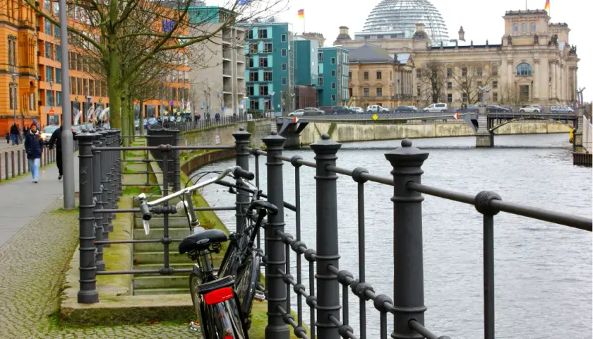 Nad jaką rzeką leży Berlin? Odkryj tajemnice Sprewy i Haweli
