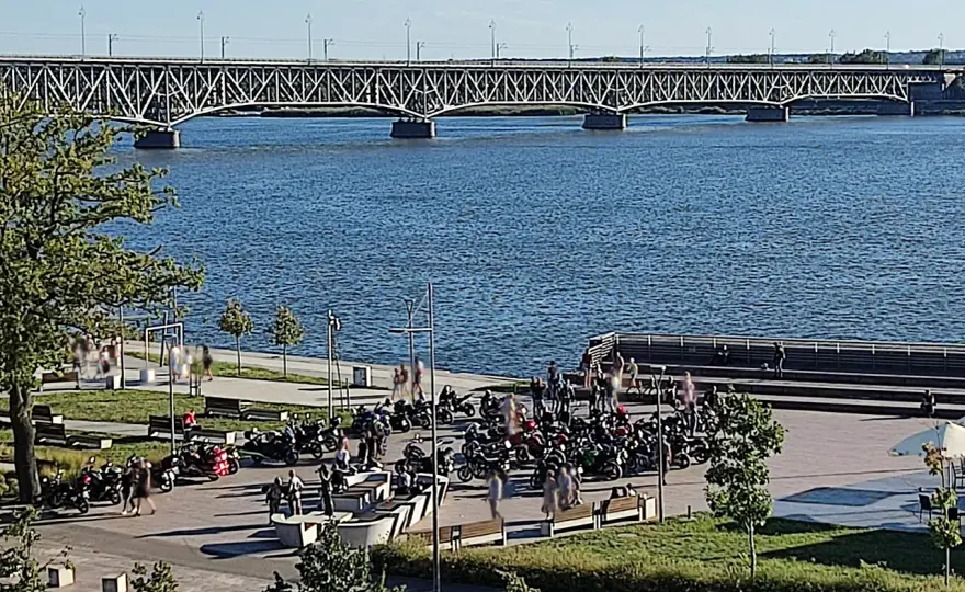 Nad jaką rzeką leży Płock? Odkryj tajemnice Wisły i miasta