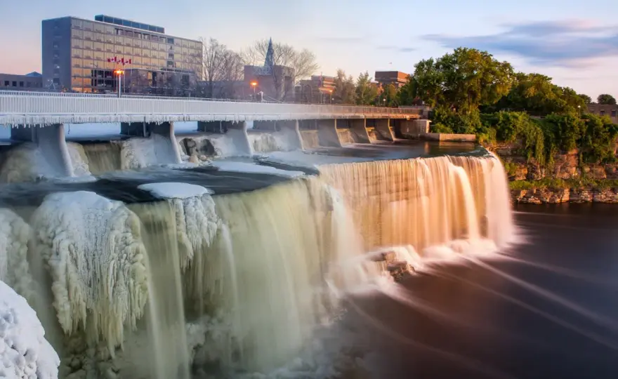 Stolica Kanady - Dlaczego Ottawa? Odkryj jej urok nad wodą