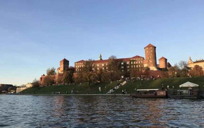 Nad jaką rzeką leży Kraków? Odkryj fascynującą historię Wisły