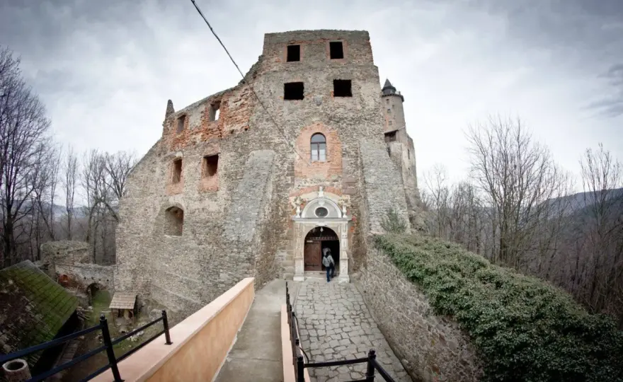 Zamek Grodno i Jezioro Bystrzyckie - odkryj ich fascynującą historię