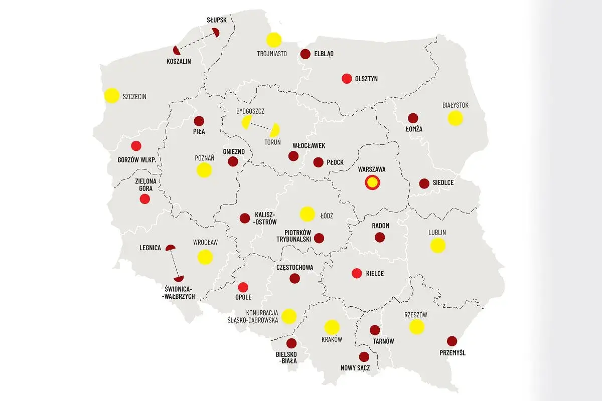Mapa Polski z zaznaczonymi miastami. Widać granice województw, a także rozmieszczenie punktów w różnych kolorach. Najmniejsze województwo w Polsce jest tu widoczne.