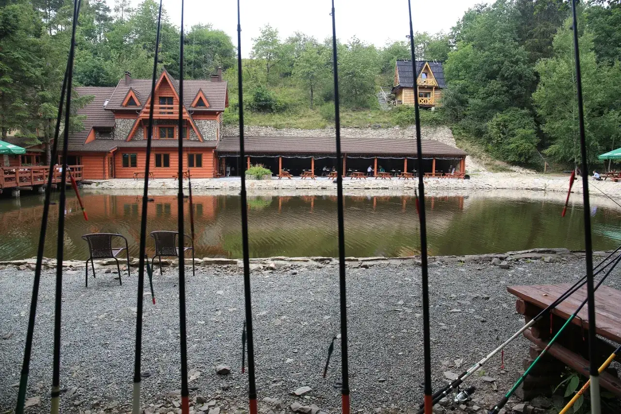 Zdjęcie Gdzie na ryby z noclegiem? Najlepsze lokalizacje w Polsce na wędkowanie